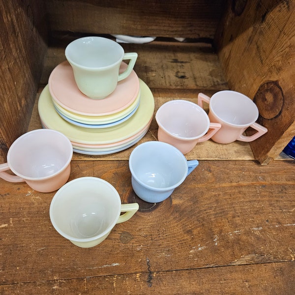 Hazel Atlas Modern Tone Children's Dishes 1950s Cups, Saucers, Plates, Cream and Sugar 14 Pieces