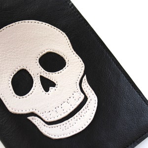Funda de cuero para pasaporte con forma de calavera, funda de cuero para pasaporte, grunge, rock, gótico, emo, funda de pasaporte con forma de calavera, regalo de viaje para él, regalo de esqueleto