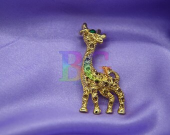 Gold Giraffe Brooch Pin – Textured Safari Animal Pin with Crystal Accent, Elegant Costume Jewelry Gift