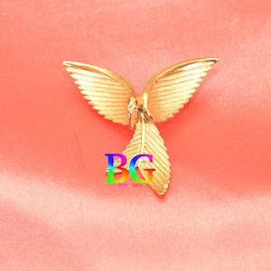 Bird in Flight Gold Brooch | Gold Brooch | Bird Lapel Pin | Bird Lover Jewelry | Gold Lapel Pin | Bird Watcher Gift