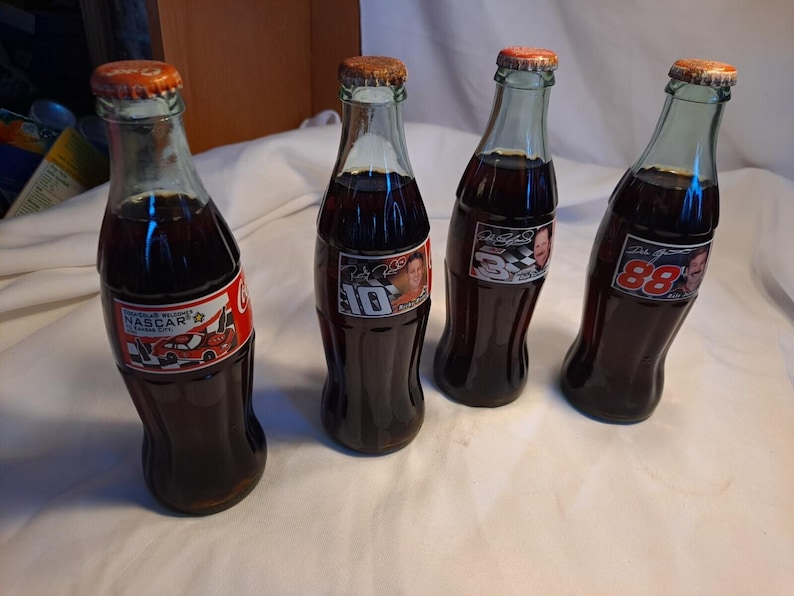 Lote de 4 botellas familiares de Coca-Cola Nascar Racing de Ricky Dale, Kansas City imagen 1