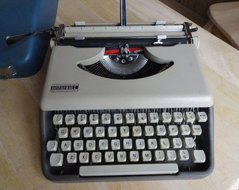 Antares Compact, typewriter with hood from 1960