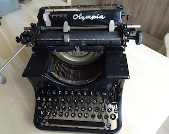 Olympia Mod 8. Angular model from 1938. Typewriter from Germany