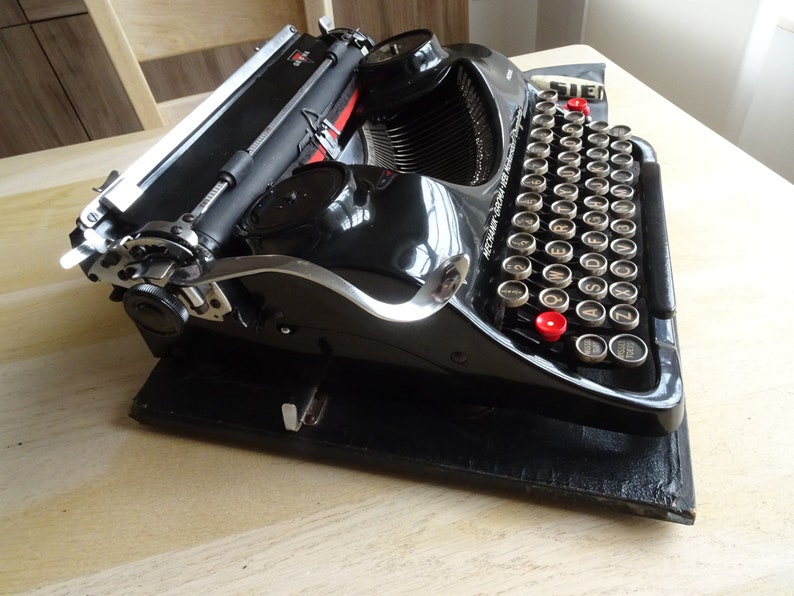 typewriter with wooden case Groma Type N