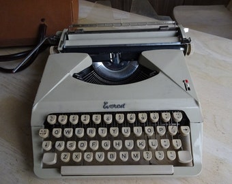 Macchina da scrivere Everest K3 in custodia in pelle del 1962