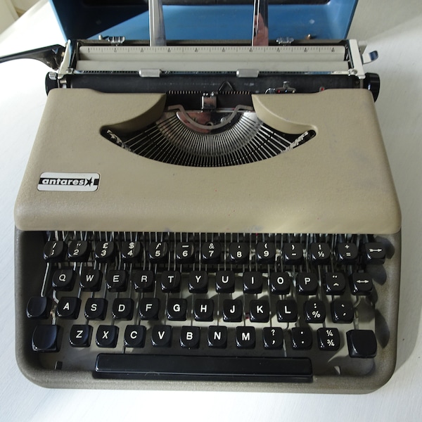 Antares Compact, typewriter with hood from 1961