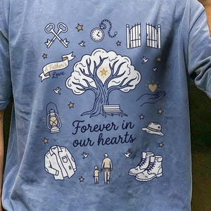 Camiseta en memoria de papá "Siempre en nuestros corazones" Camiseta en recuerdo de padre Regalo por la pérdida de papá Sudadera Ropa cómoda Camiseta para padres en duelo