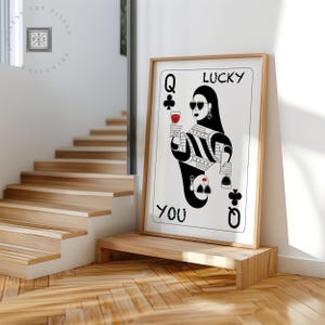 Stampa di carte da gioco Lucky You Queen, arte murale alla moda, poster di tipografia divertente, regalo romantico stampabile, decorazione murale retrò minimalista
