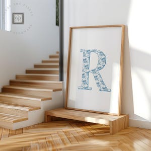 Impresión inicial, arte de letras florales azules personalizado, póster de monograma elegante, decoración tipográfica digital
