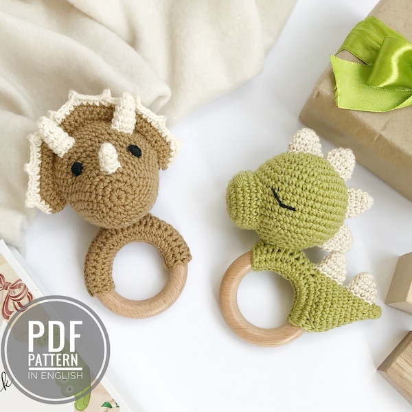 Modello dinosauro all'uncinetto PDF Modello amigurumi Peluche dinosauro Modello sonaglio all'uncinetto Regali di dinosauro Dino baby shower Triceratopo all'uncinetto