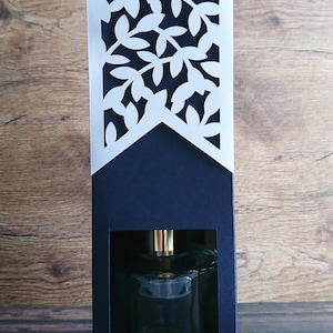Arquivos digitais para cortar uma caixa de apresentação para um difusor de palheta de 200 ml, Cricut, Silhouette, ScanNCut, svgs de embalagem, svgs de embalagem de cera derretida