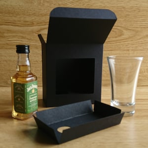 Digitale bestanden om een presentatiedoos te snijden voor borrelglas en likeurflessen voor Cricut, Silhouette & ScanNCut, SVG, Studio3, Canvas Workspace