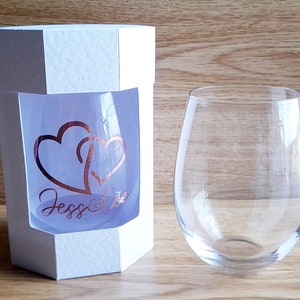 SVG file to cut a presentation box for a stemless wine glass with surprise gift space, Cricut compatible SVG files, Cuts from A4