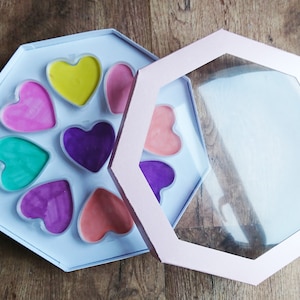 Octagonal Gift Box for nine heart-shaped deli pots with lids | Easy to cut and assemble - only three parts + optional acetate window