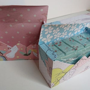 Fichier SVG pour découper une mini boîte enveloppe pour s'adapter exactement à cinq mousquetons emballés dans du cellophane, fichiers compatibles Cricut, boîte d'une seule pièce facile