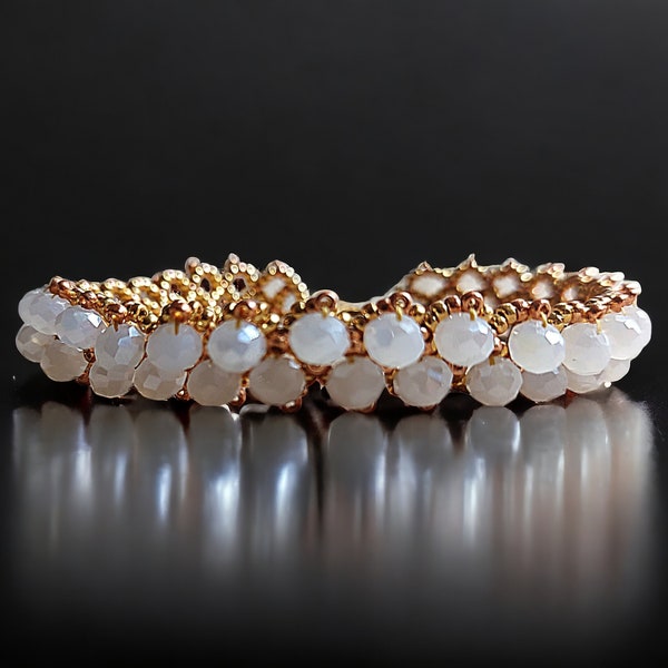 Beaded bracelet with white crystals