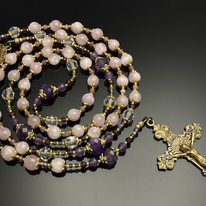 Kunzit-Rosenkranz, rosa Rosenkranz, katholischer Rosenkranz, katholisches Geschenk, Erstkommunion, schöner Rosenkranz, Edelstein-Rosenkranz, Granat-Rosenkranz