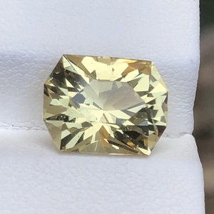 3.80 Carats Precision Cut *YELLOW BERYL* 3.80 Carats Precision Cut *YELLOW BERYL*