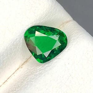 1.15 CRT Heart Shape Tsavorite Garnet: Vivid Green Gemstone, Kenya