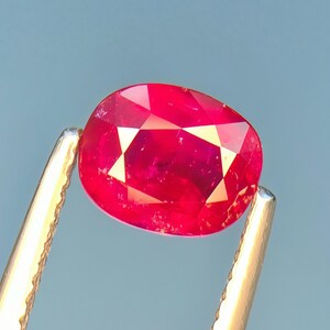 1,10 ct Rubino Rosa-Rosso Naturale Non Trattato – Taglio Ovale | Pietra di Luglio | Rubino Sciolto