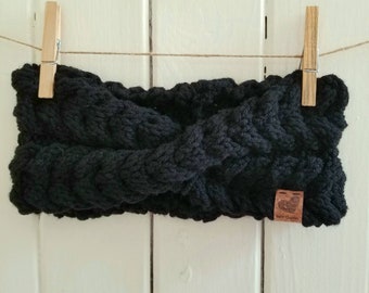 La Frileuse: black winter band in handmade braided knit