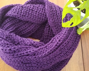 Le Vent du Nord: Purple ribbed infinity scarf, super comfortable, warm and soft. Perfect for winter