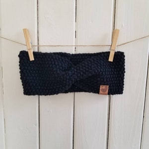 La Printempsanière : Headband for the black spring in knitting image 1