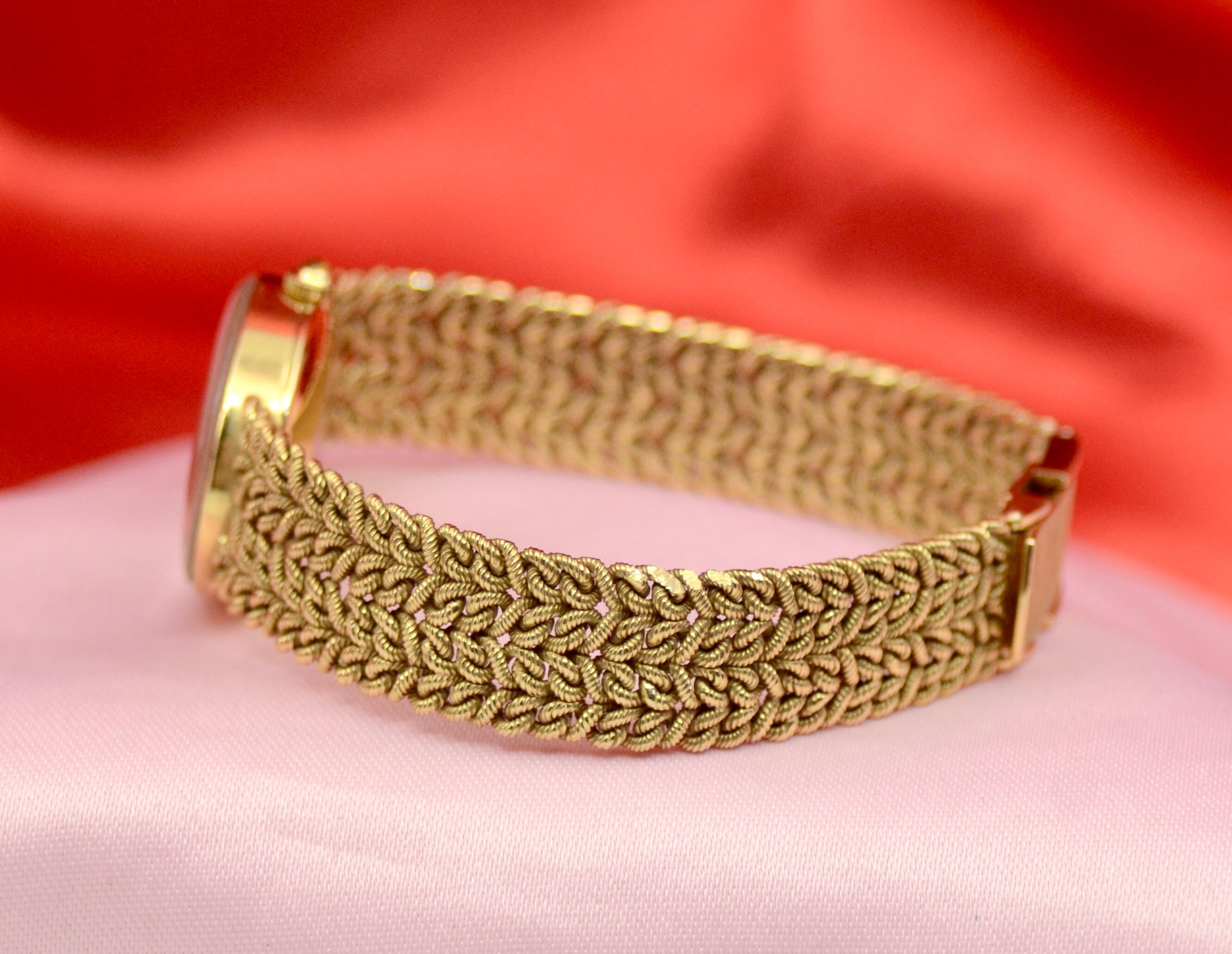 Ladies' Chopard 18K Yellow Gold Watch With Tiger's Eye Stone Ladies' Chopard 18K Yellow Gold Watch With Tiger's Eye Stone