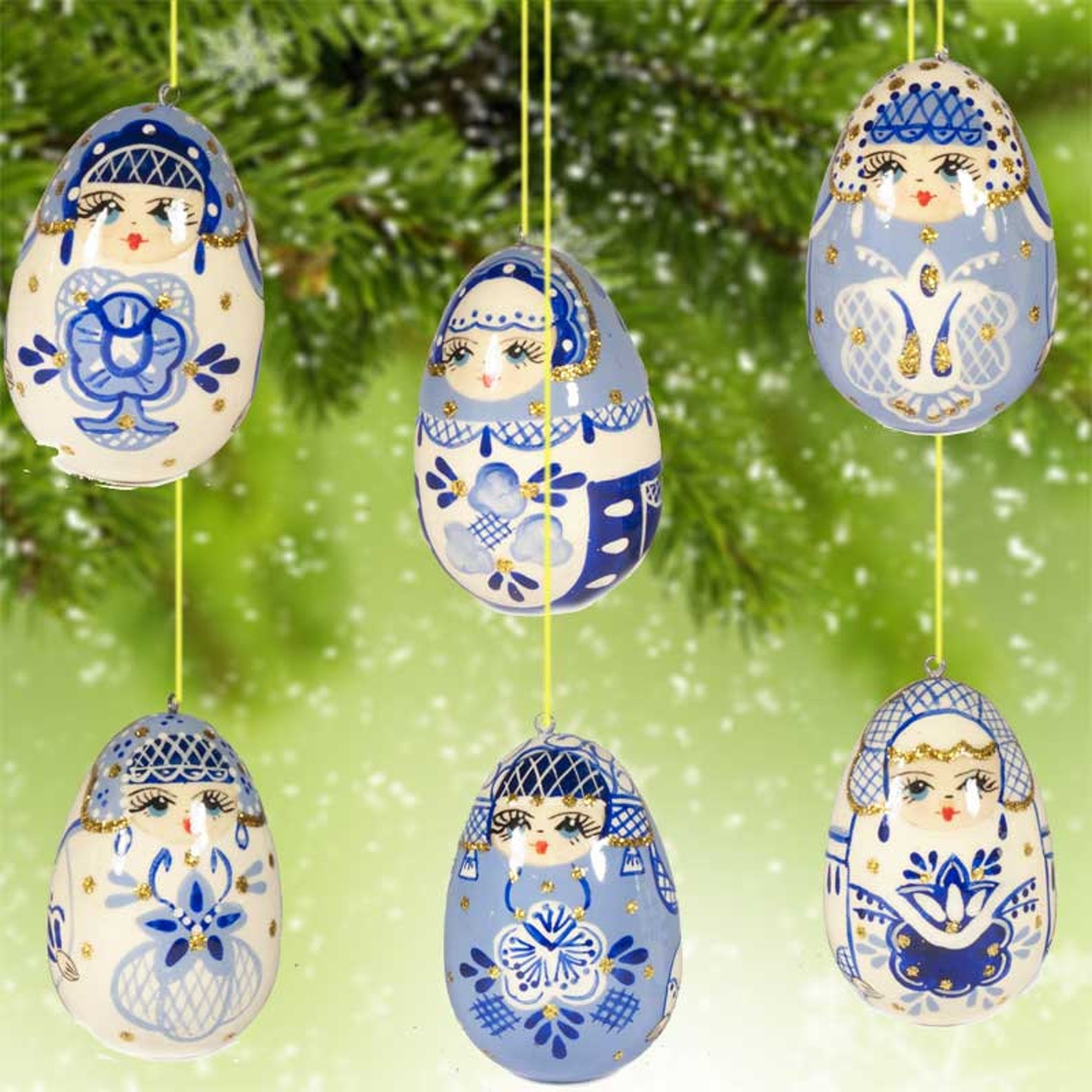 Новогодняя игрушка в русском стиле своими руками. Елочные игрушки Гжель. Елочные игрушки в стиле Гжель. Новогодние игрушки в стиле Гжель. Новогодняя игрушка в народном стиле.