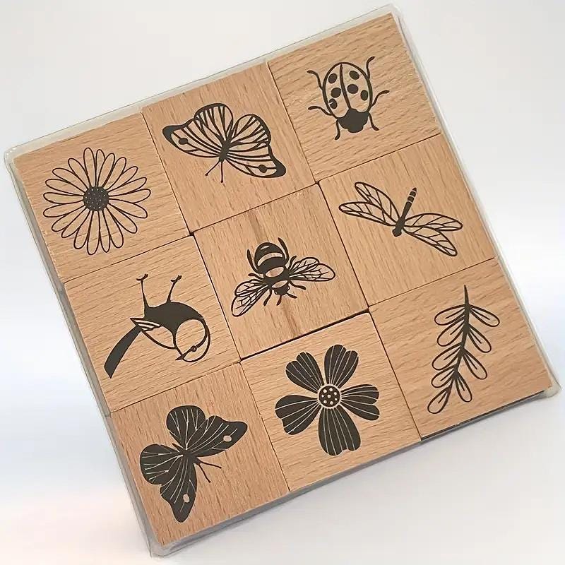9-delige Vintage Houten Stempelset – Insecten, Bloemen & Natuurmotieven – Voor Scrapbooking, Kaarten & Dagboeken – Beukenhout & Rubber