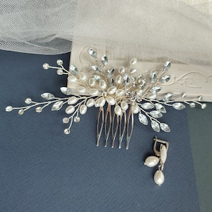 Bridal hair comb Pearl hair piece for bride Rhinestone headpiece