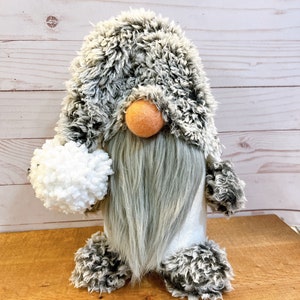 Super weich flauschig grau großer Wichtel