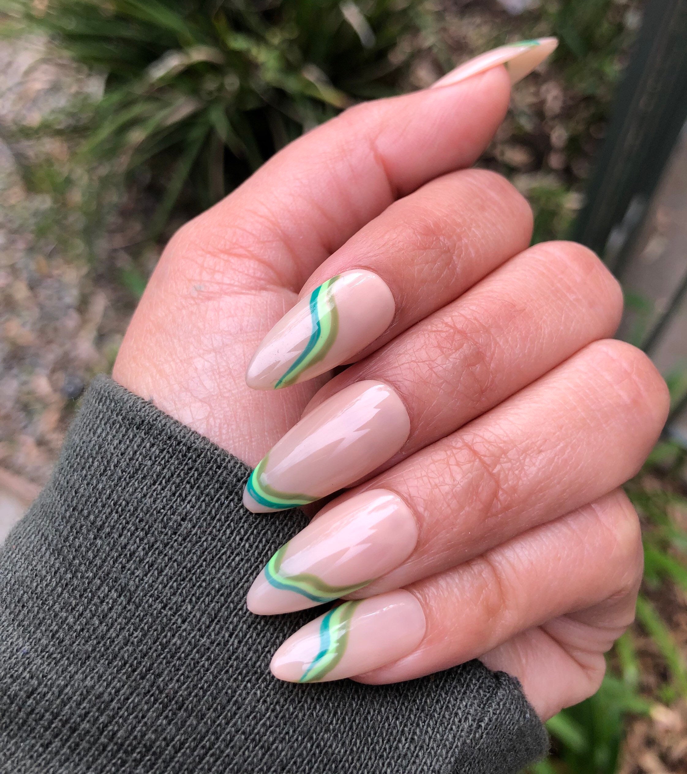 Green wiggle lines press on nails trendy nails nude nails | Etsy