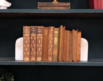 Libros clásicos por metro: Libros antiguos de 1900 encuadernados en cuero marrón, juego de tapa dura, tapas duras de exhibición