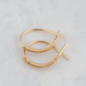Minimalist Wire Twist Earrings, Dainty Hoop Earrings, Everyday Gold Earrings, Simple Threader Earrings, Minimalist Jewelry, Gift for Her