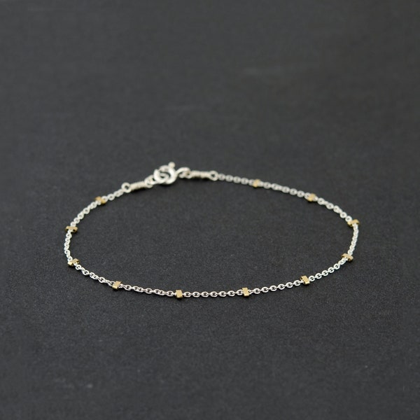Dainty Beaded Chain Bracelet • Minimalist Two Tone Bracelet • Thin Silver Chan Bracelet • Mixed Metal Bracelet • Beaded Layering Bracelet