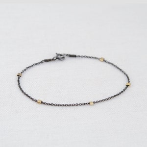 Bracelet en perles fines, bracelet en or et argent oxydé, bracelet chaîne à superposition, bijoux minimalistes