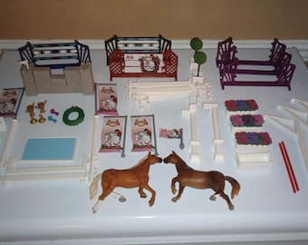 Schleich Horse Show Jumping Set Poles Water Flower Beds Banners Trophy Wreath Ribbons Hurdles Rock Wall Assortment Course Competition