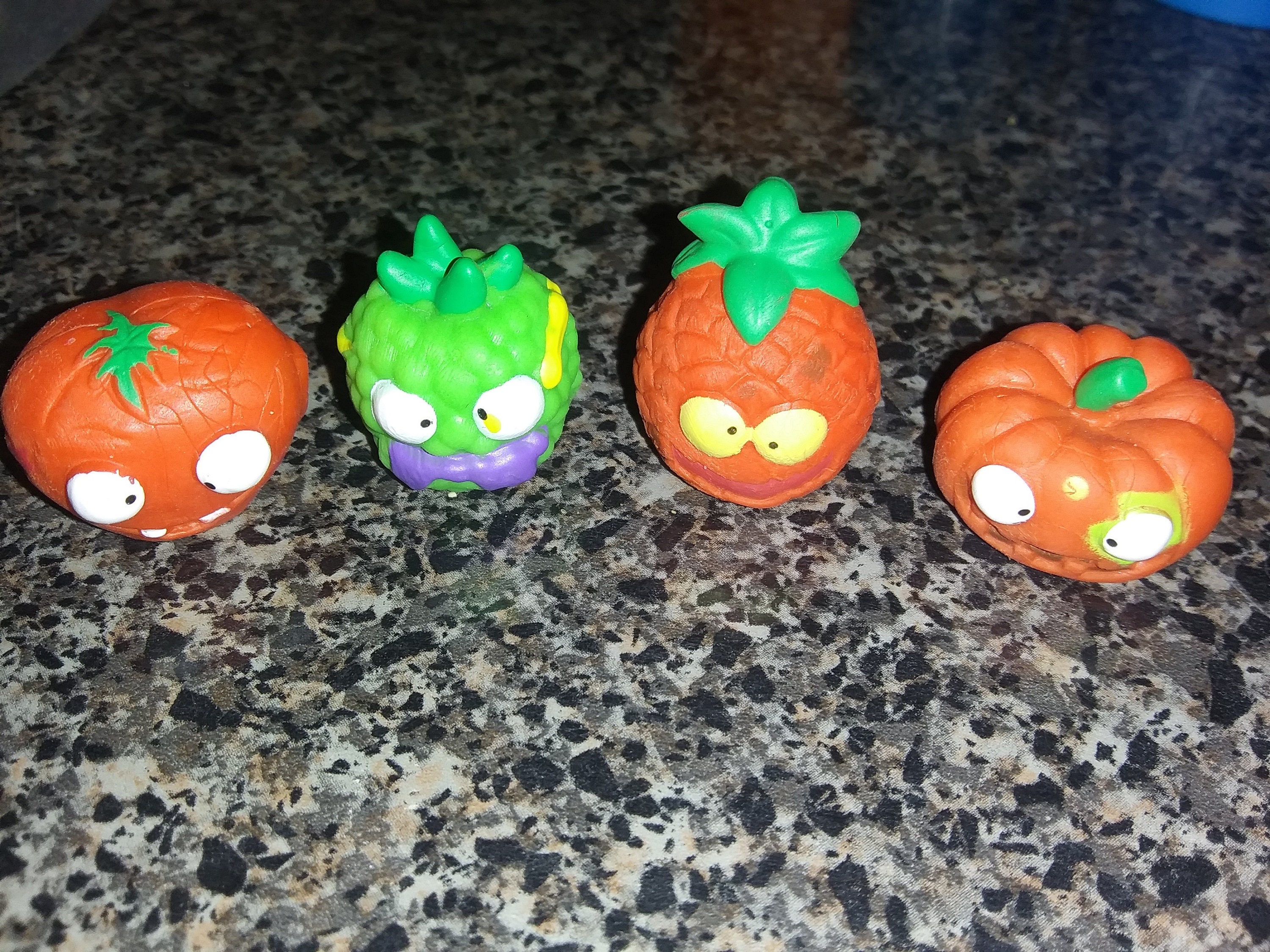 Grossery Gang Set of Fungus Fruits Vegetable Tomato Pumpkin Raspberry Pineapple Moose Toys