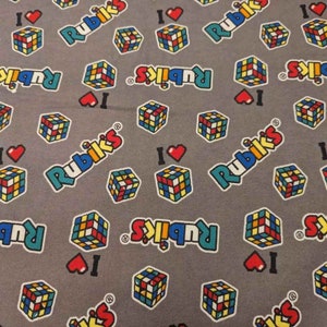 ルービックキューブ コットンフランネル生地 – グレー | Camelot Fabrics ライセンス商品 | レトロゲーマープリント | 1ヤード単位販売 | 綿100% | 47010204B
