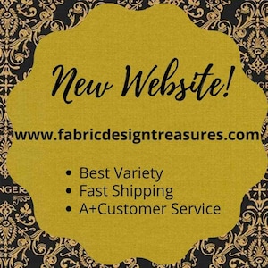 Pu&ograve; includere: Un cartello giallo con bordi arrotondati e un bordo nero, che annuncia un nuovo sito web per tesori di design tessile. L'indirizzo del sito web &egrave; www.fabricdesigntreasures.com. Il cartello elenca anche i vantaggi dello shopping sul sito web: la migliore variet&agrave;, la spedizione veloce e un servizio clienti A+.
