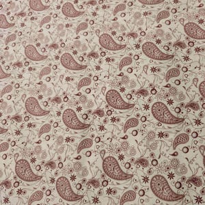 Tela de popelina de algodón con estampado de cachemira roja: 59&quot; de ancho, para manualidades y acolchados