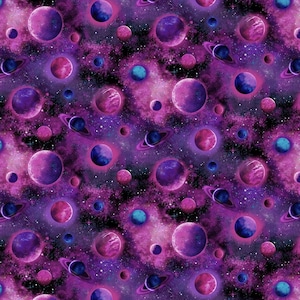 Puede incluir: Un patr&oacute;n sin costuras que presenta una galaxia con planetas, estrellas y nebulosas de color p&uacute;rpura, rosa y azul.