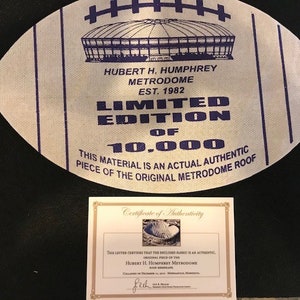 Jeu des Vikings du Minnesota en forme de ballon de football Metrodome - Véritable morceau du toit historique du Metrodome !