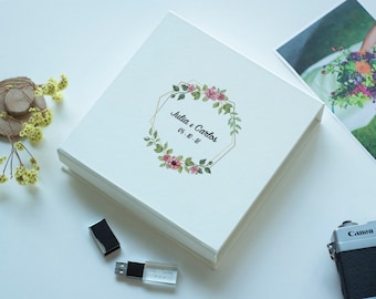 Caja para fotografías y pendrive personalizado con nombres, regalo de boda