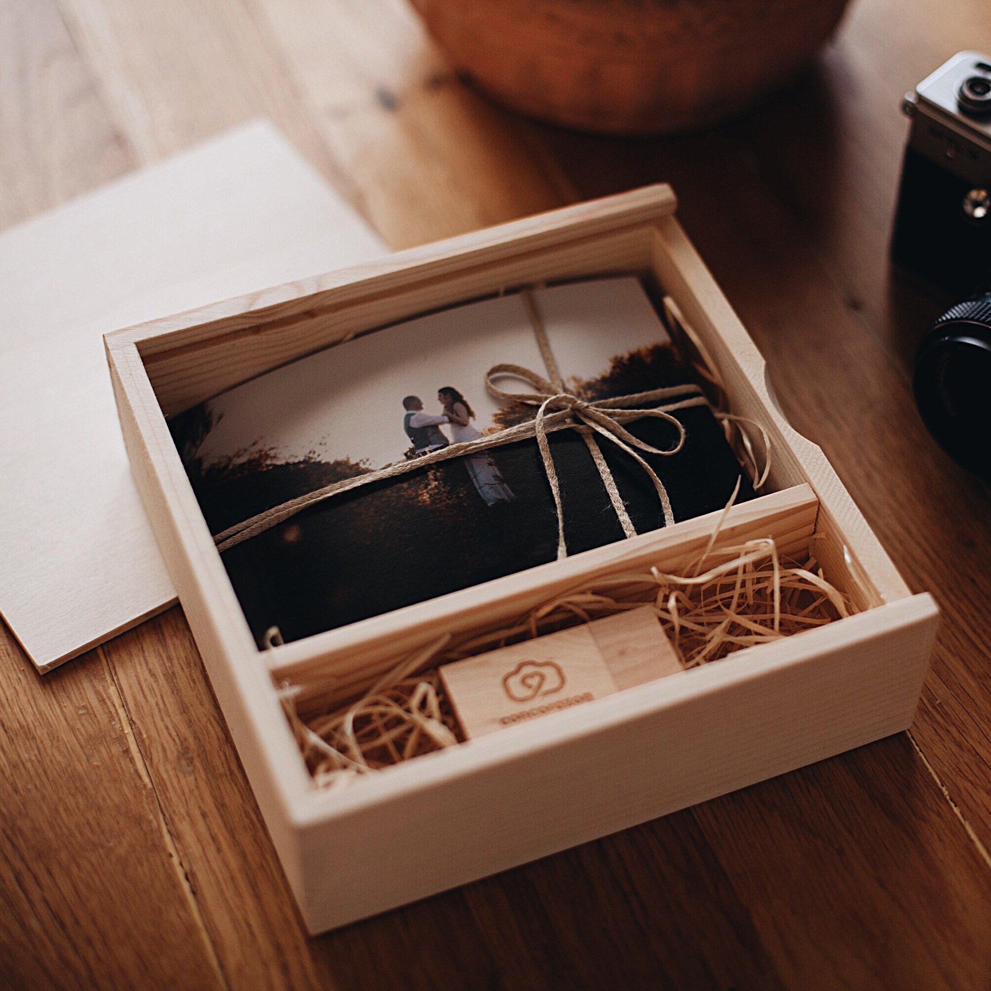 Caja Para Memoria USB Y Fotos Personalizada Con Nombres Y Fecha De Boda.  Memoria USB 3.0 Rápidas 