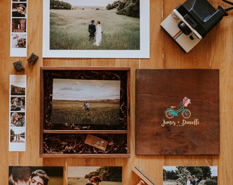 Caja para fotografías y memoria USB personalizada con nombres, regalo de boda