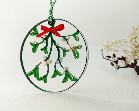 10 GORGEOUS MISTLETOE CHARMS RESIN INCLUDES FAST FREE SHIPPING