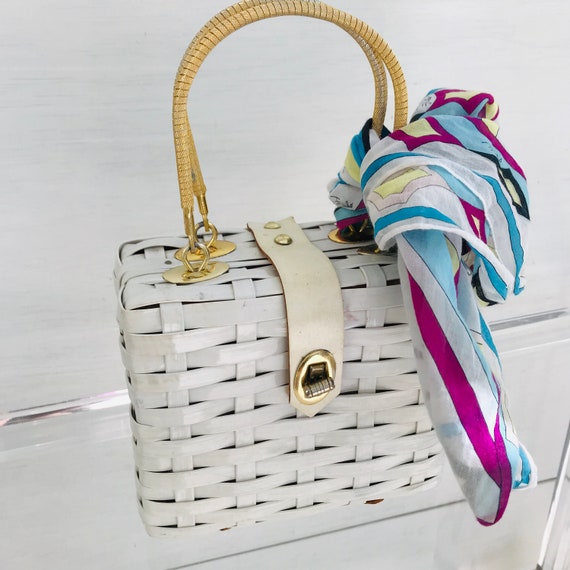 Vintage 1960s White Wicker Bracelet Handle Purse w