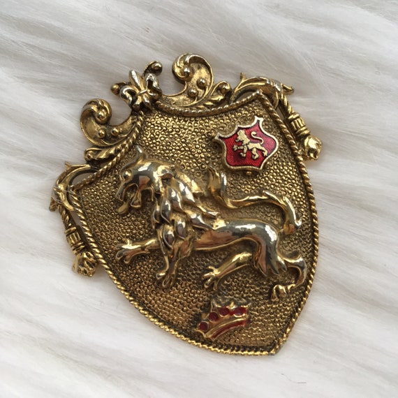 HERALDIC LION PIN or Brooch Art Deco Gold tone Vintage
